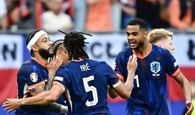 九游游戏大全一站式下载关于莱万多夫斯基焦点对战，杜兰特与90激战雄鹿分钟，持续失利胜负难料！的信息