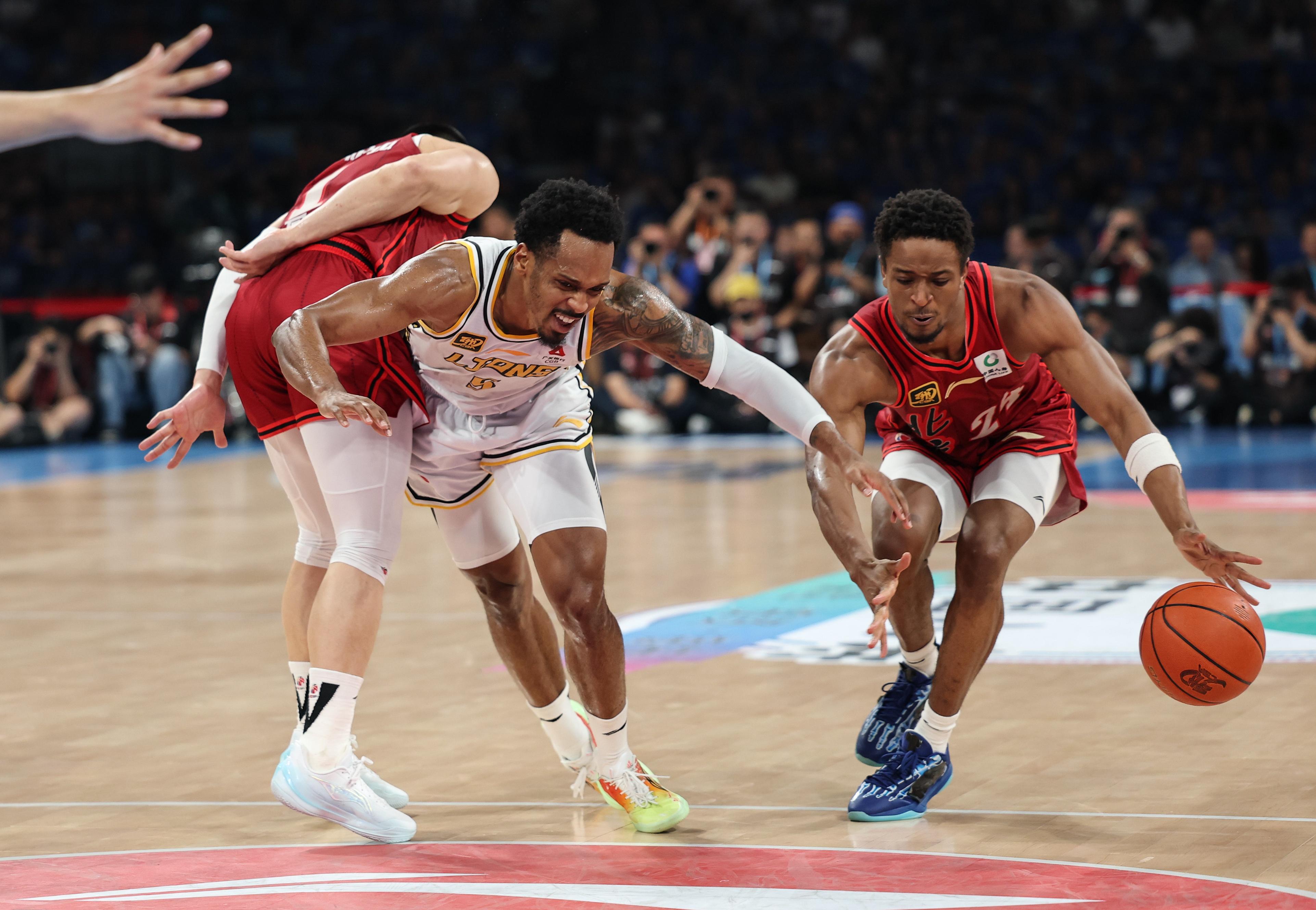 九游平台游戏下载中心赛前法国杯焦点战；新奥尔良鹈鹕防线松动；气氛紧张；细节决定成败的简单介绍